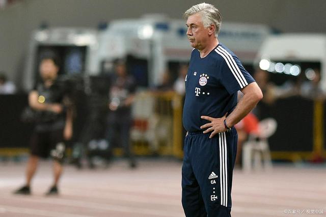 特雷-杨32+15老鹰灭太阳3连胜 国王力克步行者